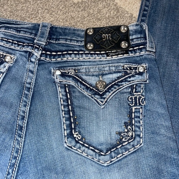 🔥Gorgeous Miss Me Jeans rare design cheap perfect condition!!🔥 - Picture 2 of 6